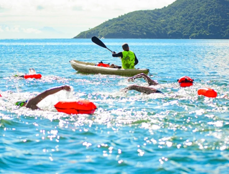 Imagem caiaque nadadores webp - Evento 4 ilhas - Webdesign