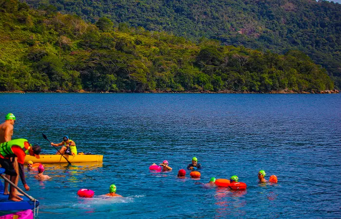 Foto de nadadores em Praia Ilha Grande - Rio de Janeiro